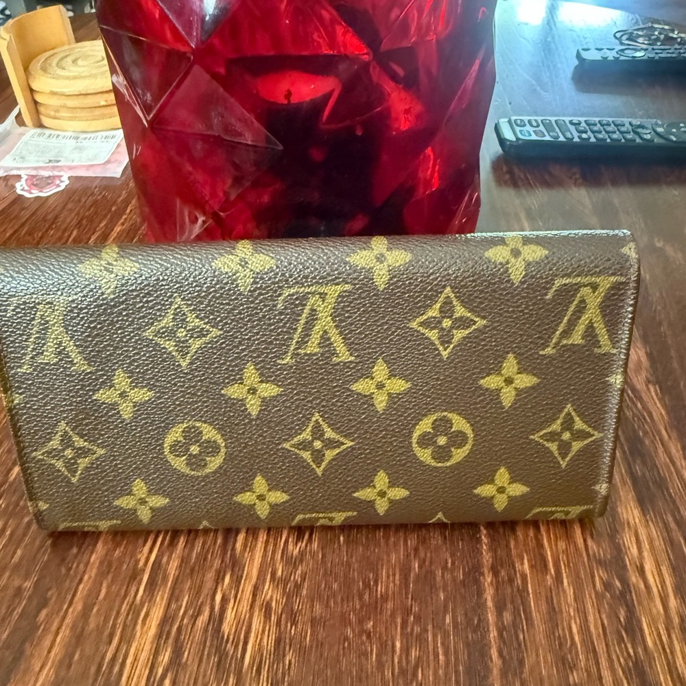 Louis Vuitton Monogram Canvas Sarah Wallet - Picture 2 of 11